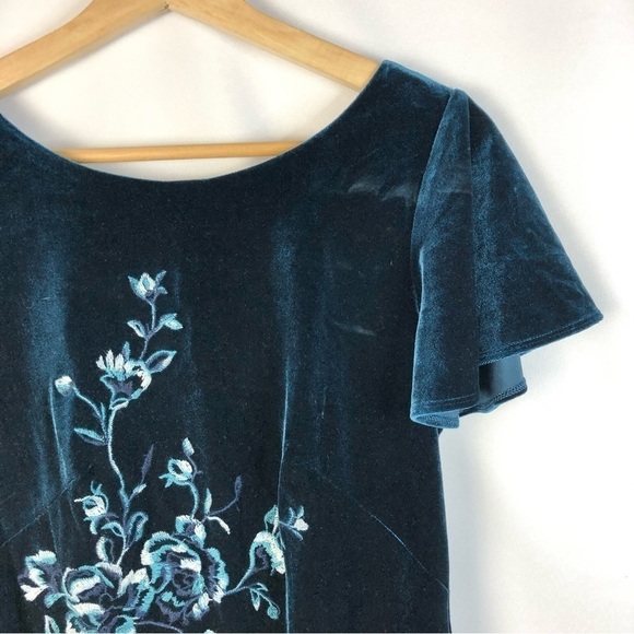 White House Black Market Petite Blue Velvet Flutter Short Sleeve Shift Dress XSP - Picture 6 of 7